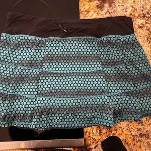 Lululemon tennis skirt green and black size 10 long